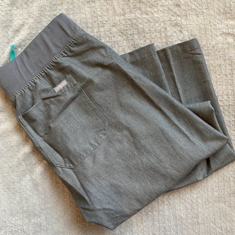 Figs Graphite Livingston Basic Scrub Pant in Small